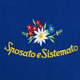 Blaue Sch�rze mit Motiv: Sposato e sistemato