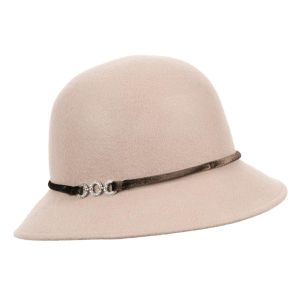 FASHION | DAMENHUT CLOCHE MIT SAMTBAND UND SILBERNER KETTE